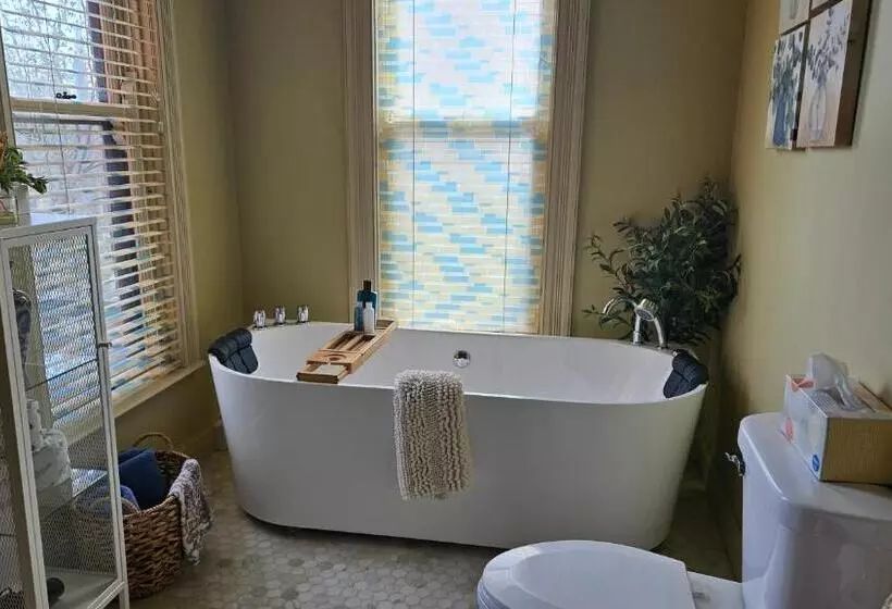 Historic Webster House Bed And Breakfast Inn