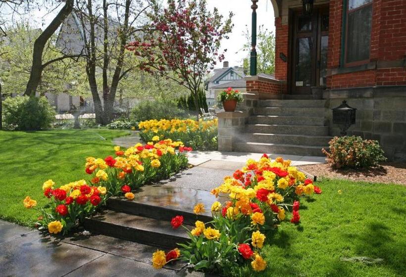 Historic Webster House Bed And Breakfast Inn