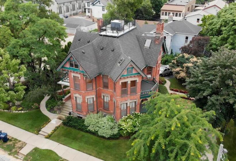 Historic Webster House Bed And Breakfast Inn