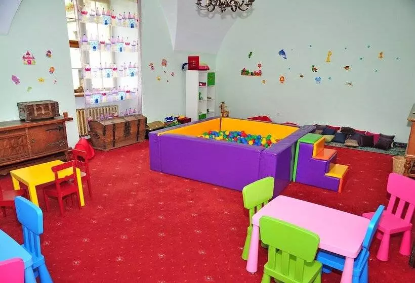 Hotelli Podzamcze - Schlosspension