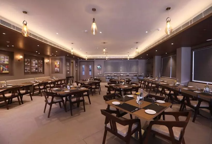 ホテル Surestay By Best Western Lucknow
