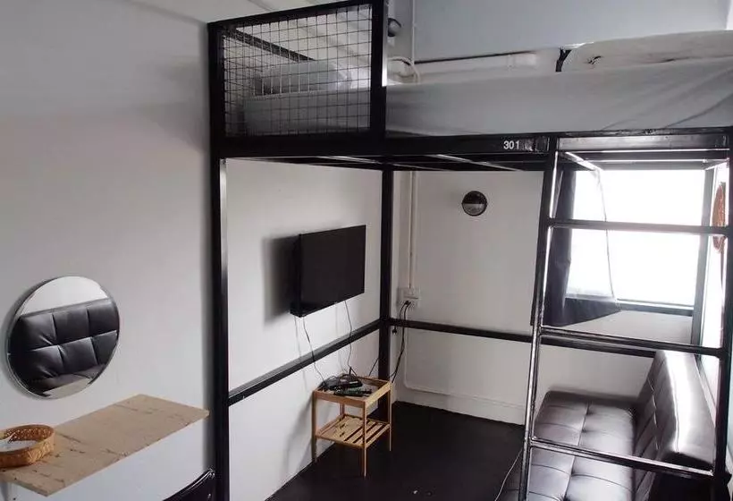 Sleepaholic Hostel