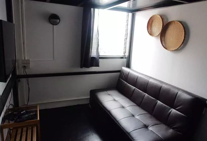 Sleepaholic Hostel