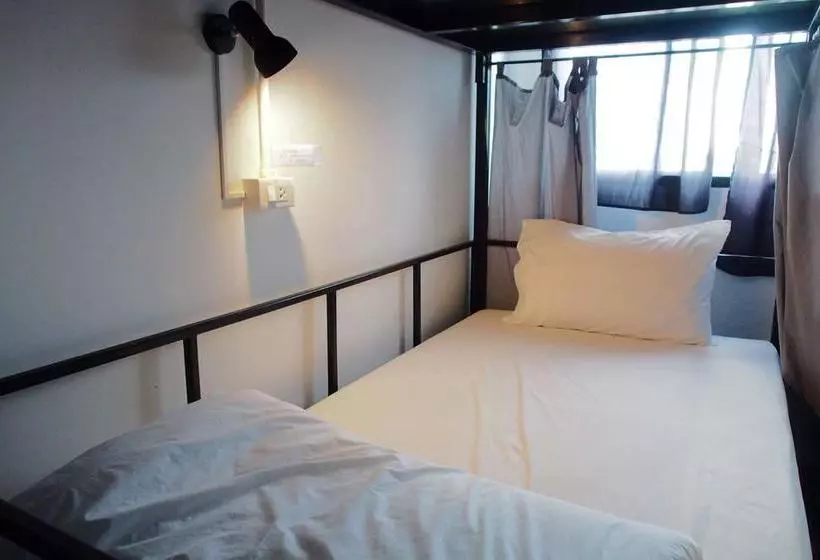 Sleepaholic Hostel