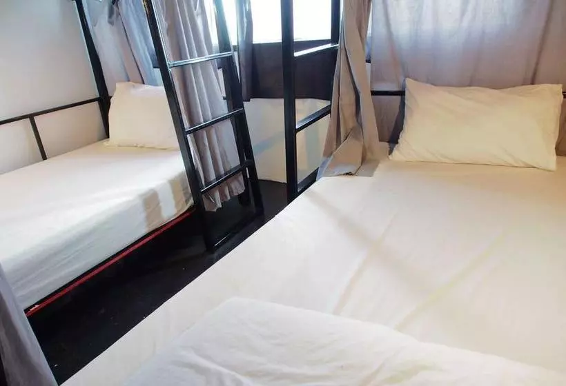 Sleepaholic Hostel