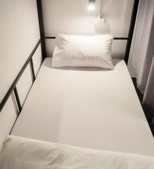 Sleepaholic Hostel
