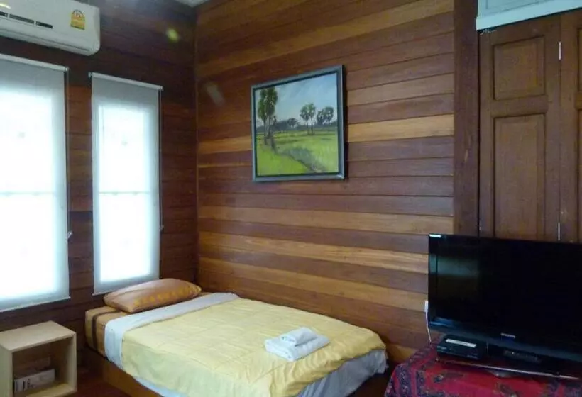 تختخواب و صبحانه Ban Boonchu
