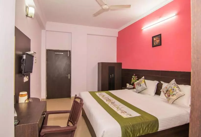 Capital O Hotel Shantila Inn