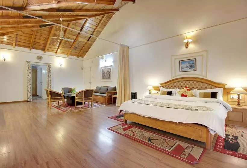 リゾートホテル Neelesh Inn A Luxury Lake View Hotel 20 Kms From Nainital