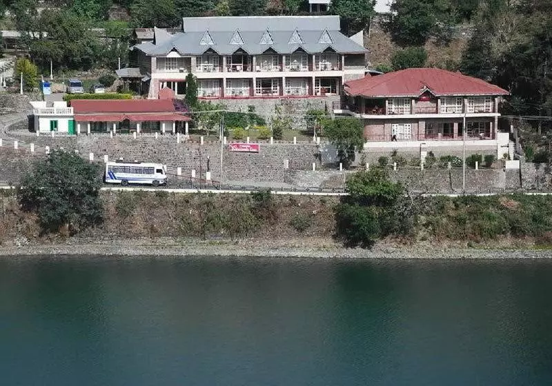 リゾートホテル Neelesh Inn A Luxury Lake View Hotel 20 Kms From Nainital