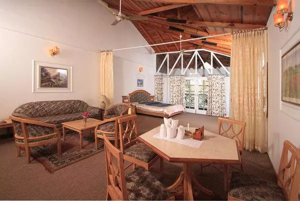リゾートホテル Neelesh Inn A Luxury Lake View Hotel 20 Kms From Nainital