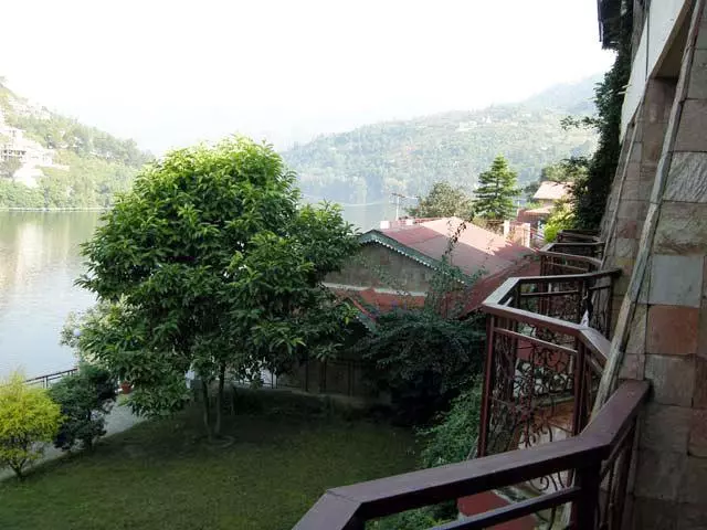 リゾートホテル Neelesh Inn A Luxury Lake View Hotel 20 Kms From Nainital