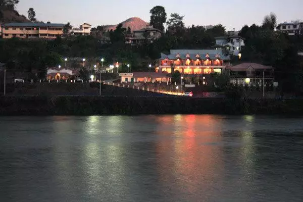 リゾートホテル Neelesh Inn A Luxury Lake View Hotel 20 Kms From Nainital