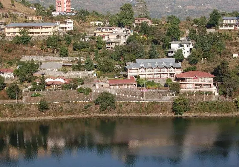 リゾートホテル Neelesh Inn A Luxury Lake View Hotel 20 Kms From Nainital