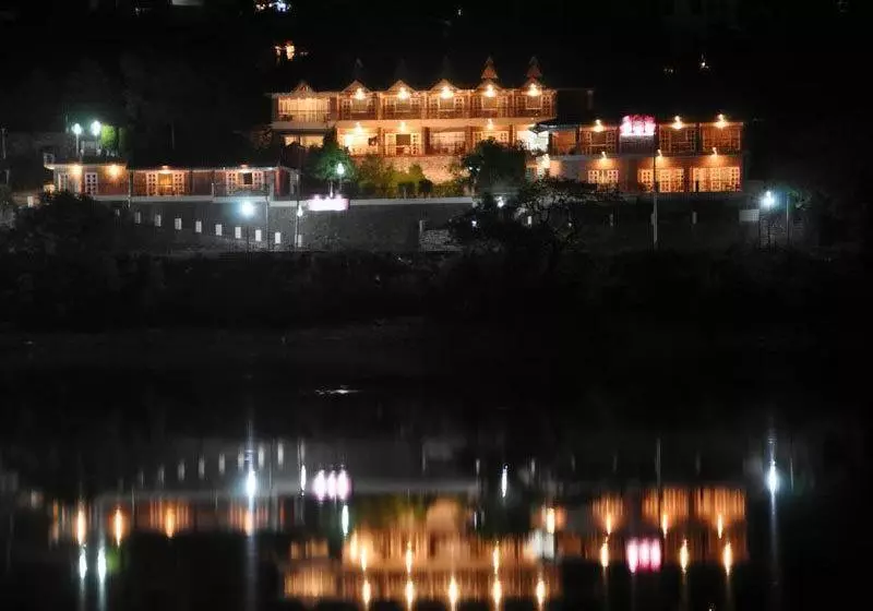 リゾートホテル Neelesh Inn A Luxury Lake View Hotel 20 Kms From Nainital