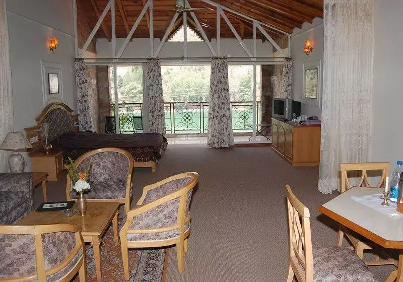 リゾートホテル Neelesh Inn A Luxury Lake View Hotel 20 Kms From Nainital