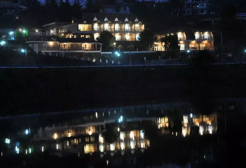 リゾートホテル Neelesh Inn A Luxury Lake View Hotel 20 Kms From Nainital