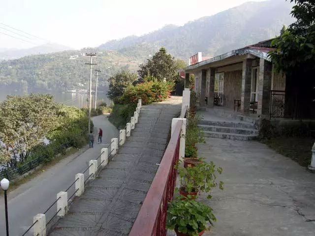 リゾートホテル Neelesh Inn A Luxury Lake View Hotel 20 Kms From Nainital