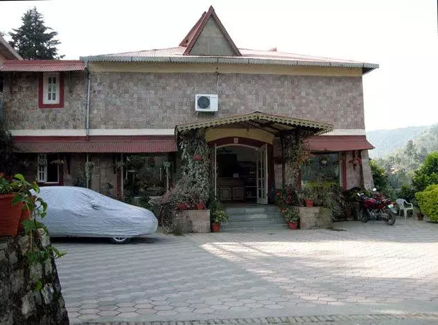 リゾートホテル Neelesh Inn A Luxury Lake View Hotel 20 Kms From Nainital