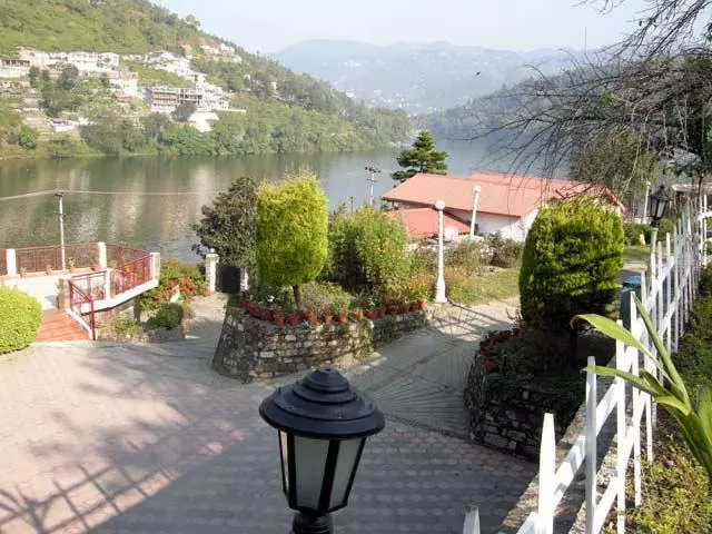 リゾートホテル Neelesh Inn A Luxury Lake View Hotel 20 Kms From Nainital