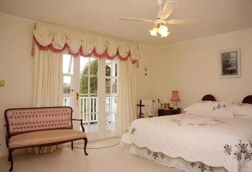 Country Lane Homestay B&b