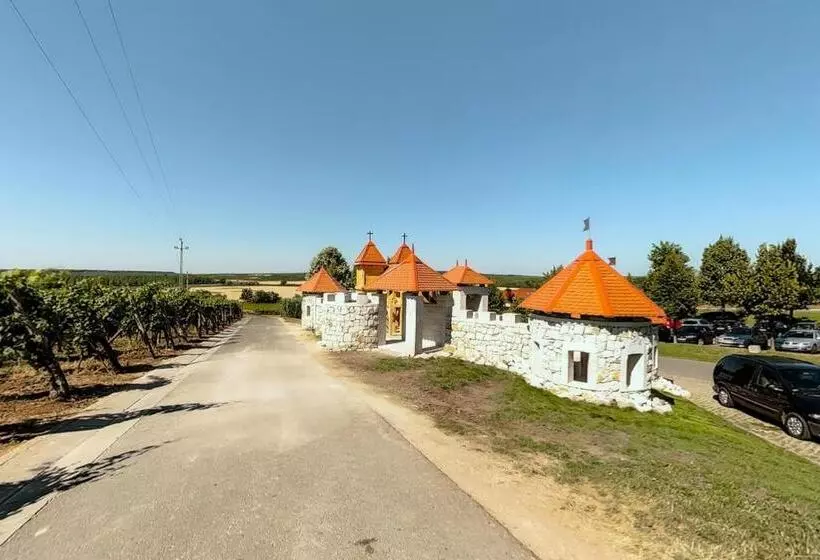 ホテル Egri Korona Borház és Wellness
