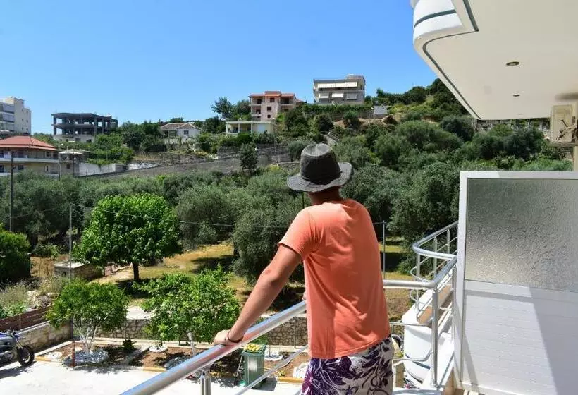 Hotelli Foti Rooms