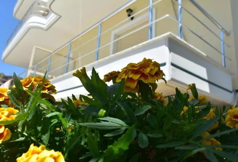 Hotelli Foti Rooms