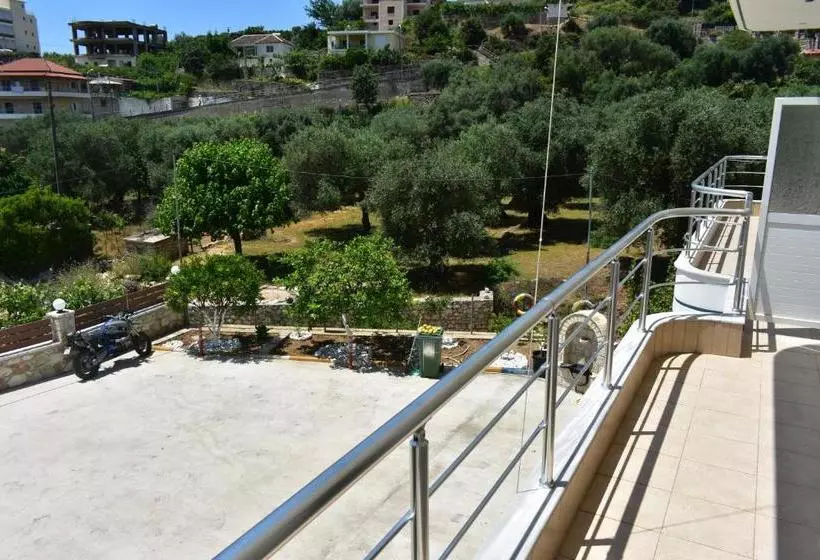 Hotelli Foti Rooms
