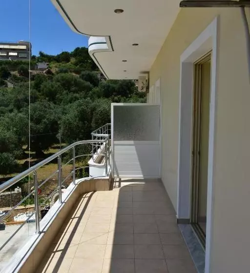 Hotelli Foti Rooms