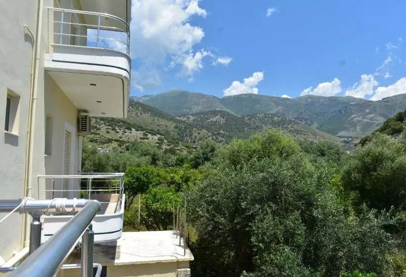 Hotelli Foti Rooms