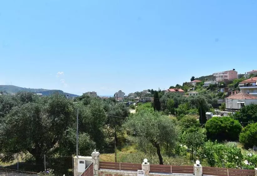 Hotelli Foti Rooms