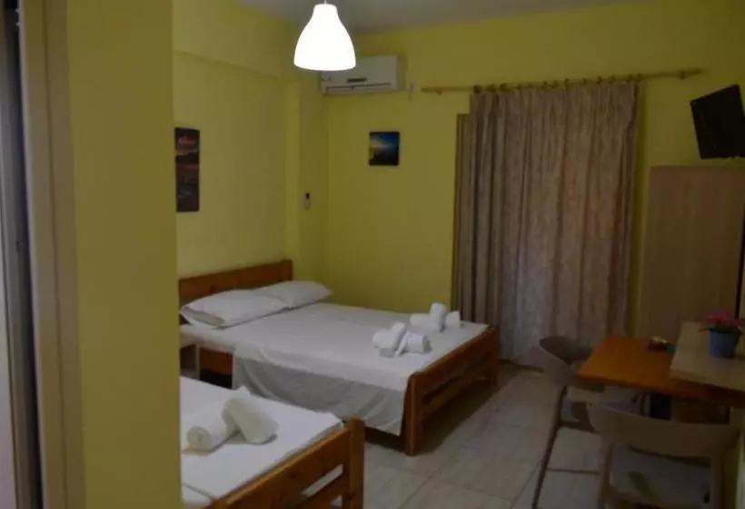 Hotelli Foti Rooms