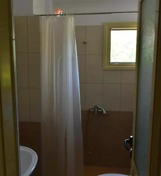 Hotelli Foti Rooms