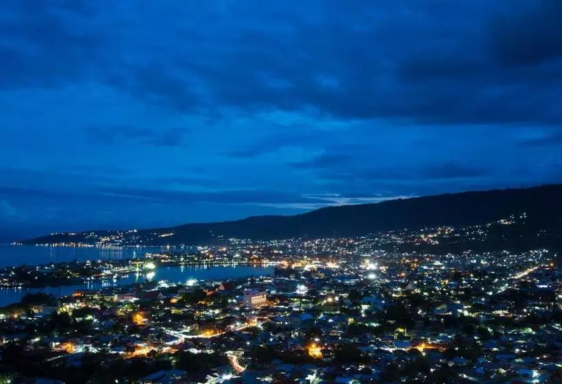 ホテル Santika Luwuk  Sulawesi Tengah