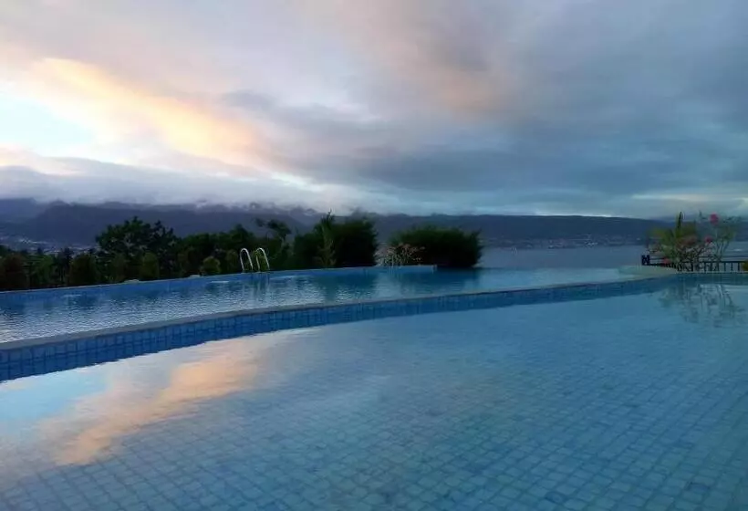 ホテル Santika Luwuk  Sulawesi Tengah