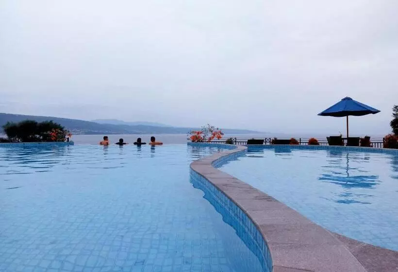 ホテル Santika Luwuk  Sulawesi Tengah