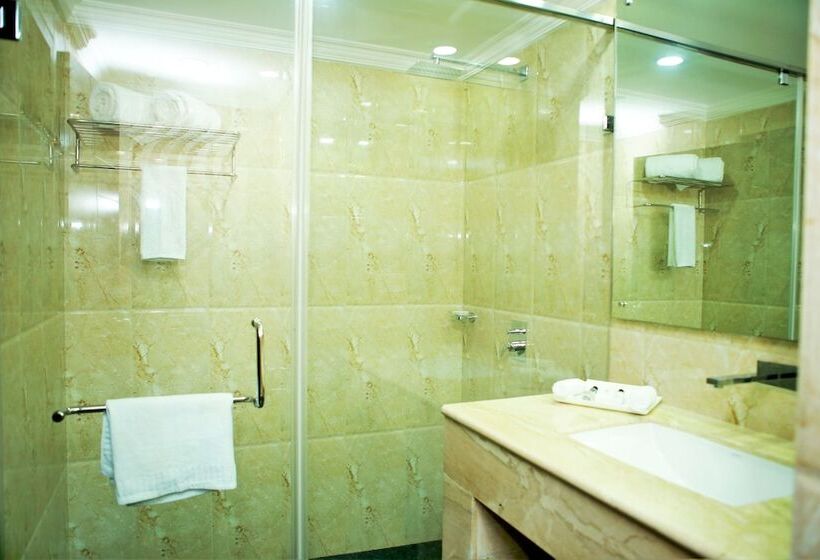 בית מלון כפרי Seashore Residency