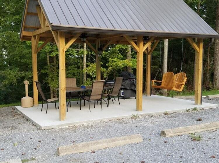 فندق Timber Pointe Resort