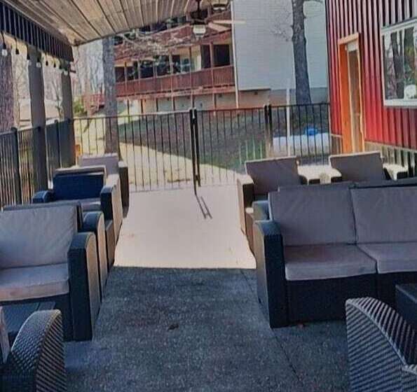 فندق Timber Pointe Resort