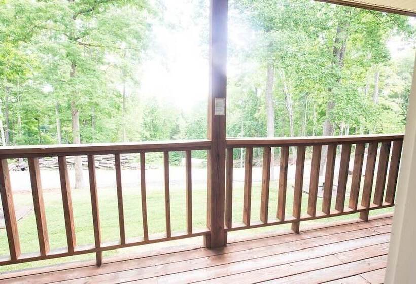 فندق Timber Pointe Resort