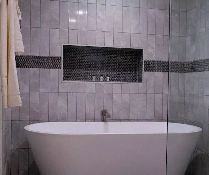 هاستل Adobe Inn