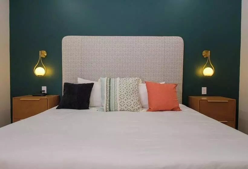 هاستل Adobe Inn