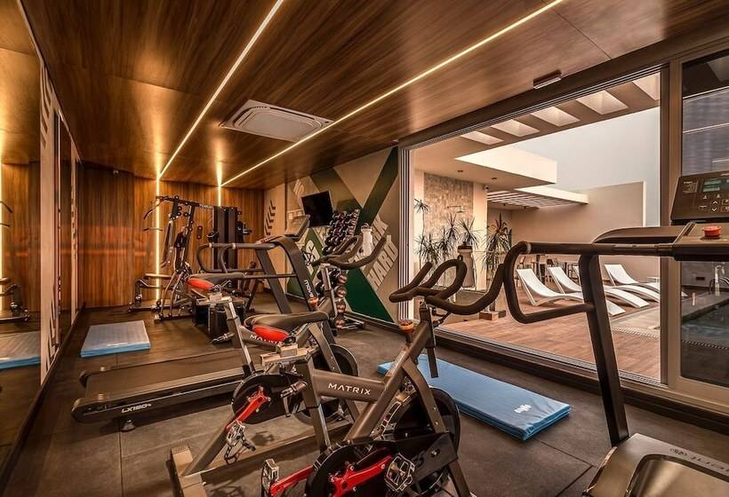 Houze Stay & Residences By Ava