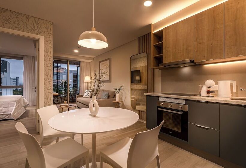 Houze Stay & Residences By Ava