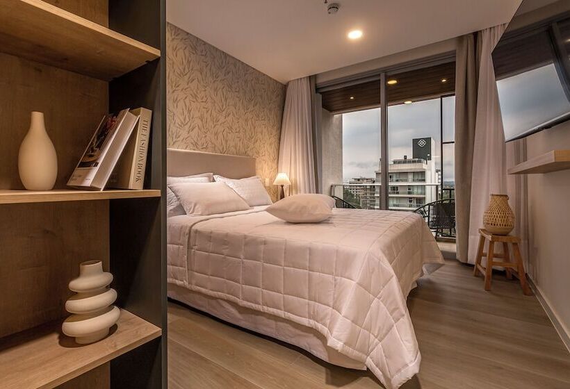 Houze Stay & Residences By Ava