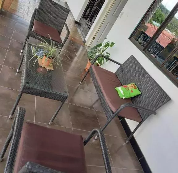 ペンション Hostal Casaca