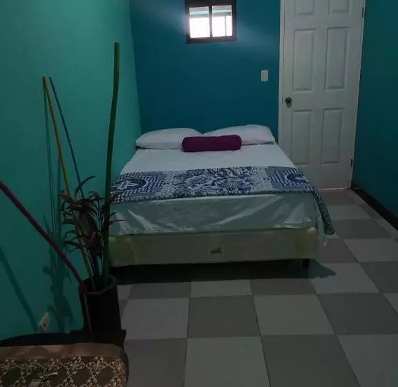 ペンション Hostal Casaca