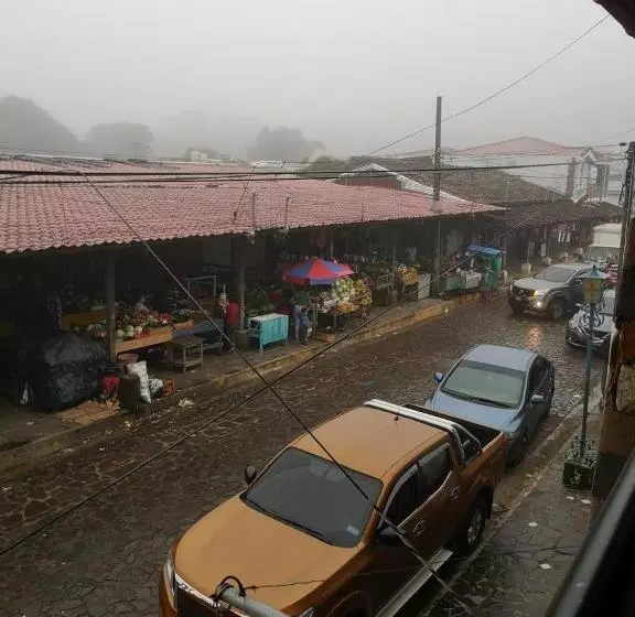 ペンション Hostal Casaca