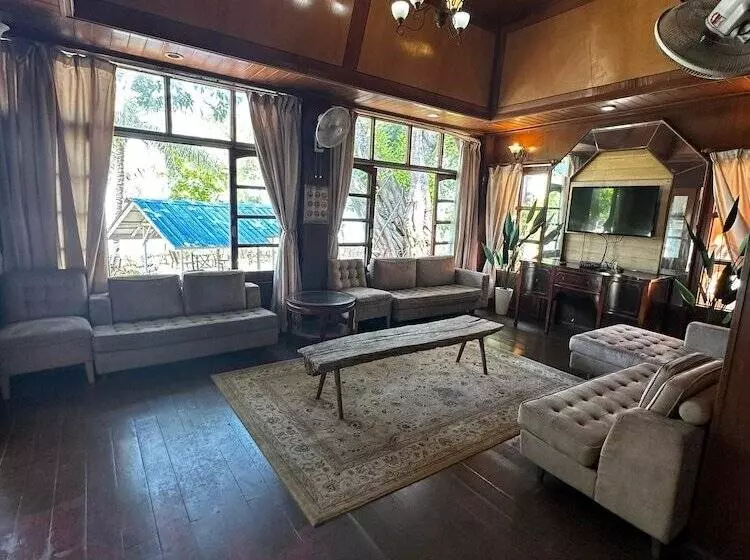 Shari La Perhentian Island Resort